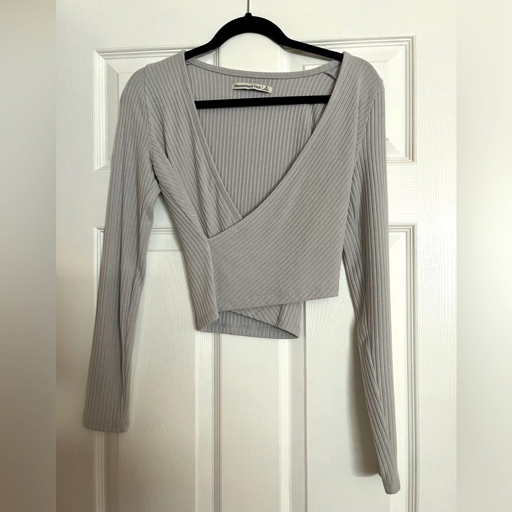 Abercrombie wrap front top. Size small, color gray